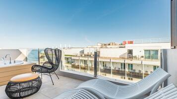 Habitación Premium doble, bañera de hidromasaje, vistas al mar | Terraza o patio