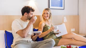 Minibar, escritorio, wifi gratis y ropa de cama