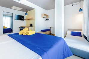 Phòng 3, bồn tắm nước nóng, quang cảnh một góc biển | Quang cảnh từ phòng