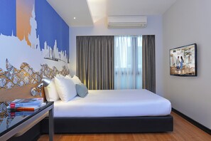 In-room safe, individually decorated, individually furnished, desk - Citadines Sukhumvit 11 Bangkok (Bangkok)