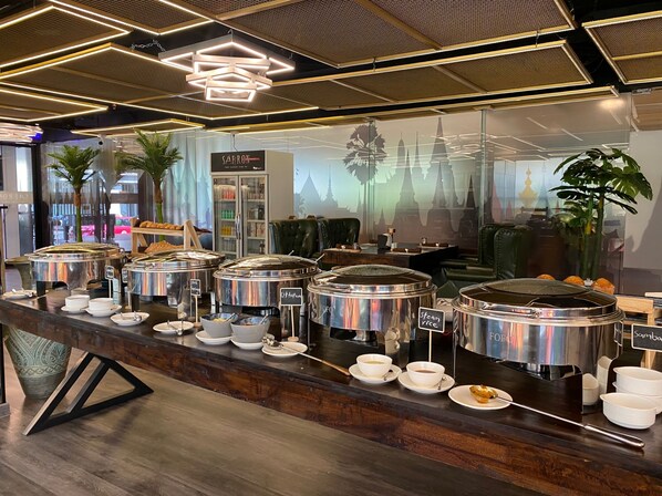 Daily buffet breakfast for a fee