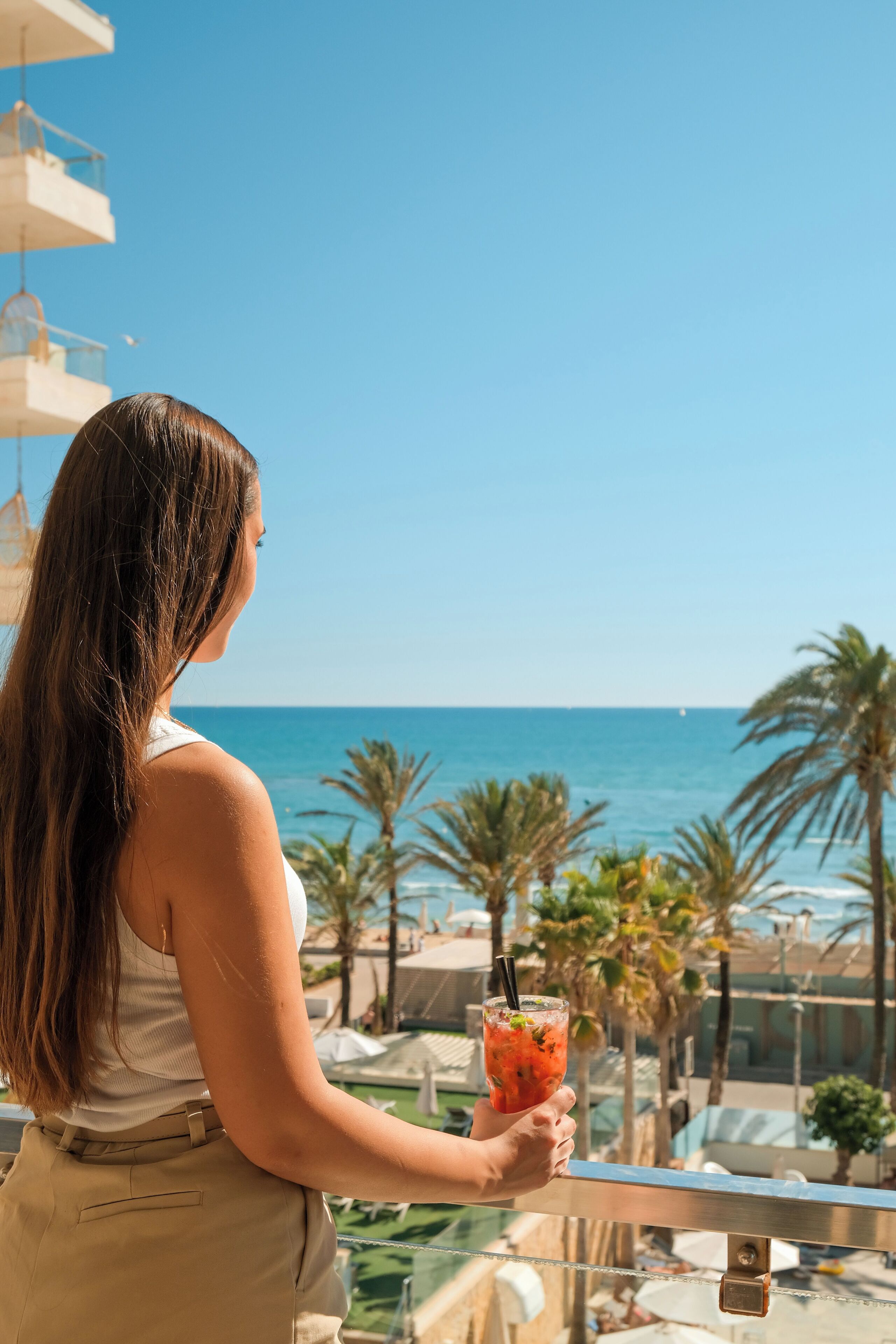 Habitación doble, balcón, vistas al mar | Ropa de cama de alta calidad, minibar, caja fuerte y escritorio