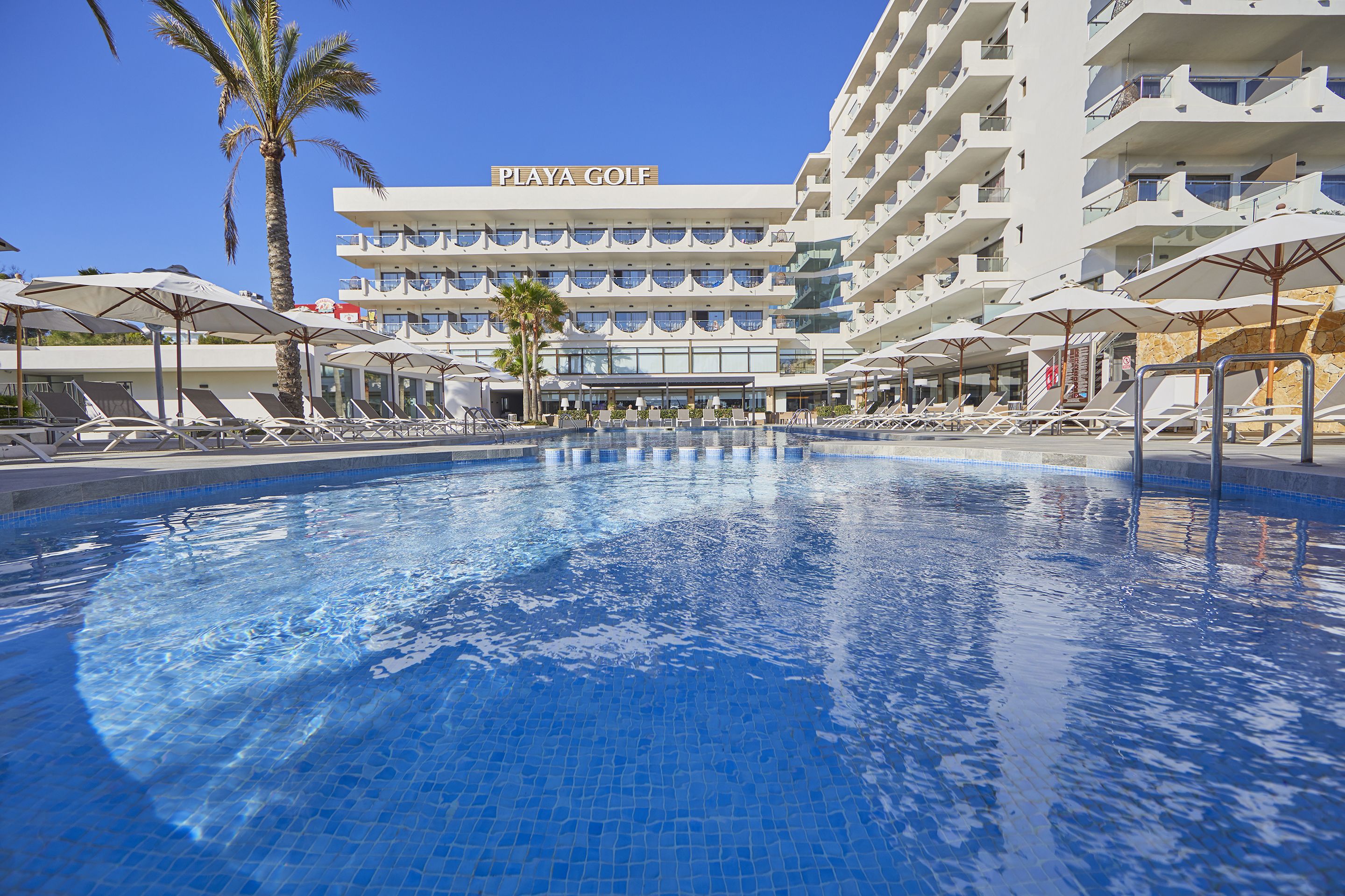 Outdoor pool, pool umbrellas, sun loungers