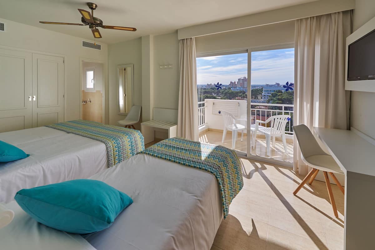 Down duvets, memory-foam beds, minibar, in-room safe