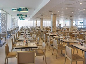 Buffet déjeuner (10 EUR par personne)