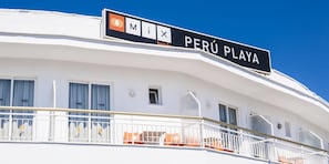 Vista frontal de la propiedad