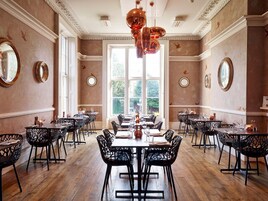 Daily cooked-to-order breakfast (GBP 15 per person)