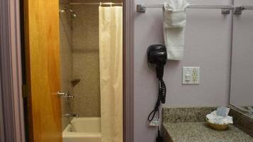 Combined shower/bathtub, free toiletries, hair dryer, towels
