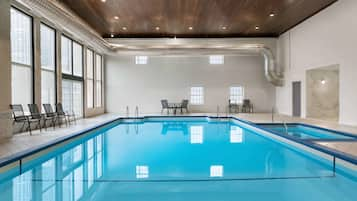 Indoor pool, sun loungers