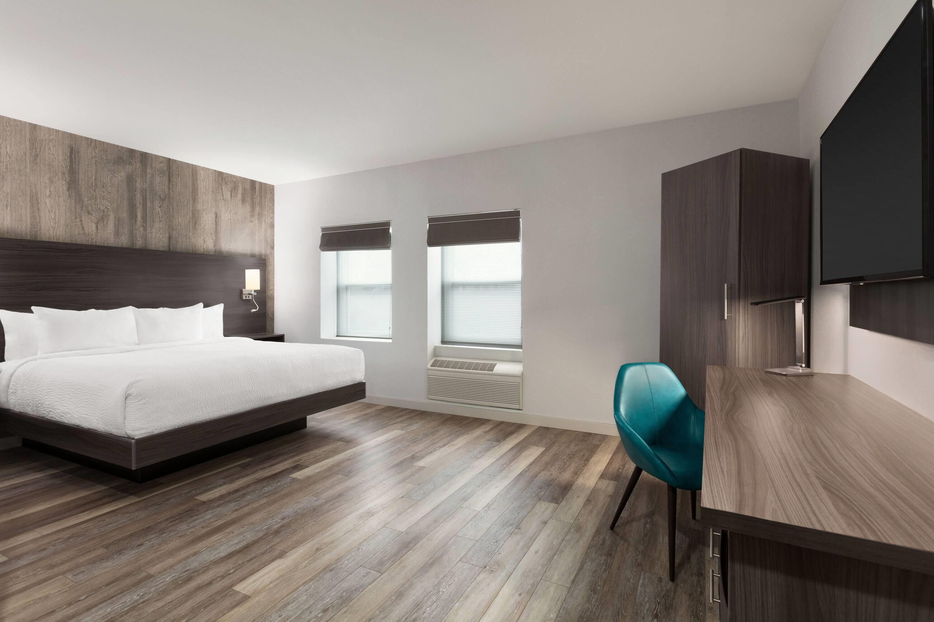 Pillowtop beds, iron/ironing board, free WiFi, bed sheets