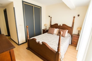 In-room safe, desk, blackout curtains, iron/ironing board - JM Puerto Del Rosario (Puerto del Rosario)