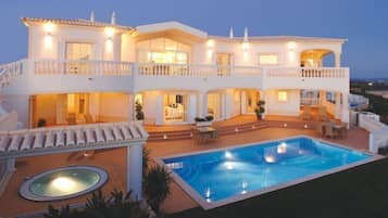 Indoor pool, 4 outdoor pools