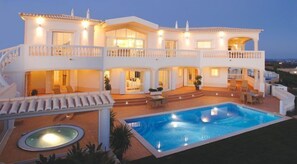 Indoor pool, 4 outdoor pools