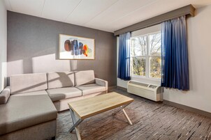 高档床上用品、办公桌、遮光窗帘、熨斗/熨衣板