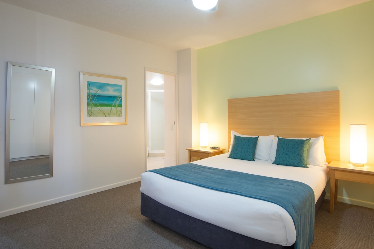 2 bedrooms, iron/ironing board, cots/infant beds, rollaway beds