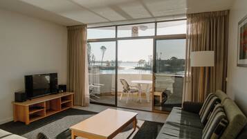 Standard Apartment, 2 Bedrooms, Non Smoking, Kitchen (Apartment) | Living area