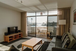 Standard Apartment, 2 Bedrooms, Non Smoking, Kitchen (Apartment) | Living area | Flat-screen TV, DVD player - Lake Mulwala Boatel (Mulwala)
