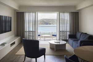 Superior Suite | Living area | Flat-screen TV, DVD player, pay movies