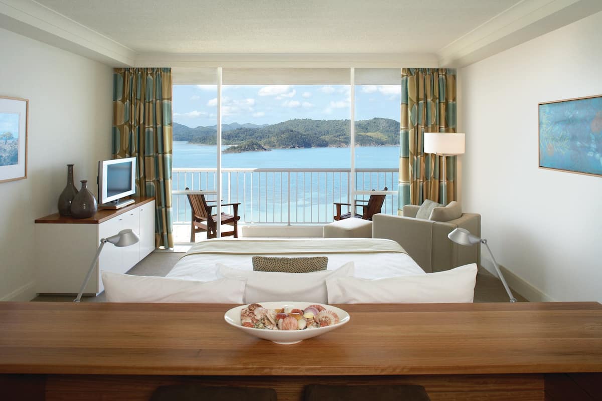 coral sea view king room | 1 bedroom, minibar, in-room safe, desk