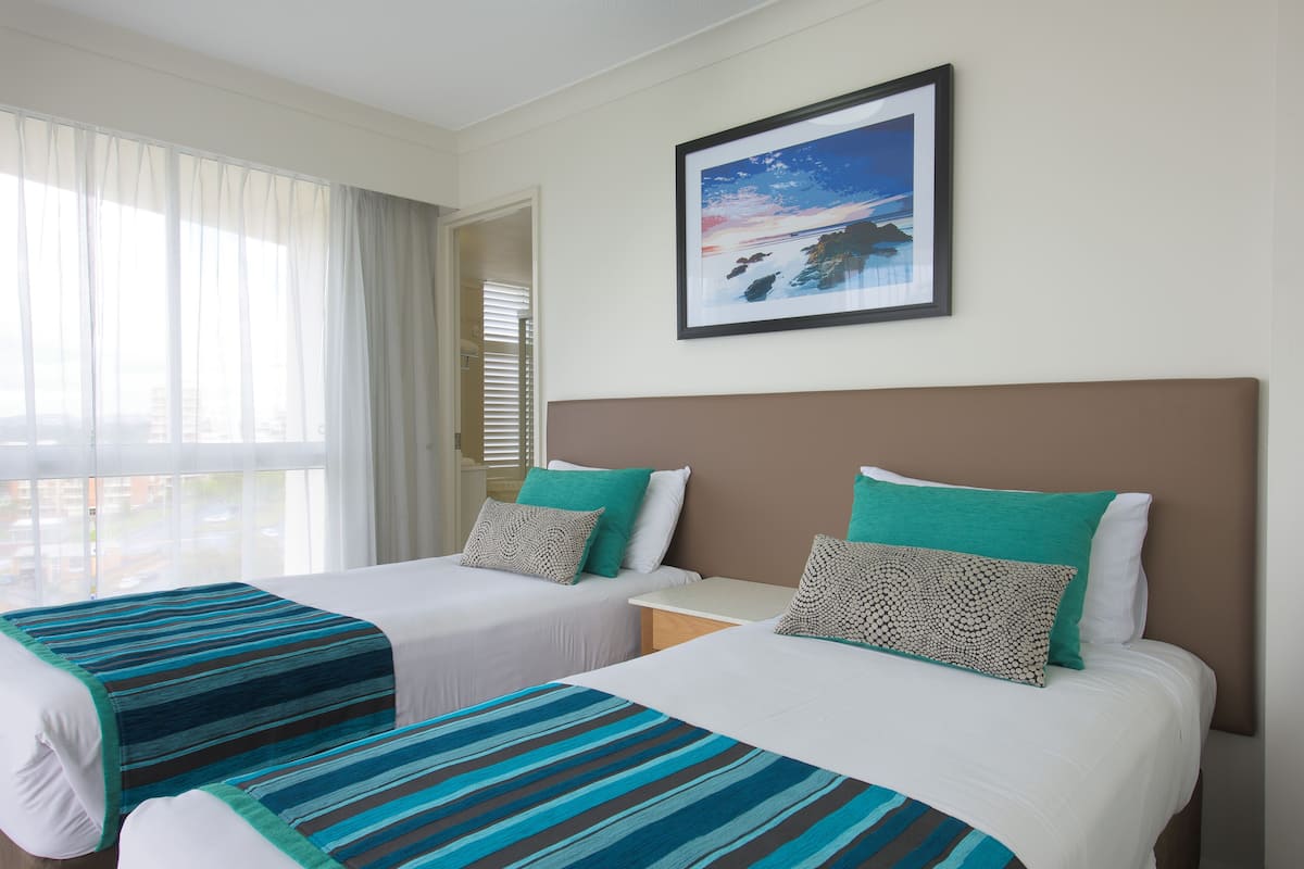 2 Bedroom Apartment | In-room safe, iron/ironing board, cots/infant beds, bed sheets