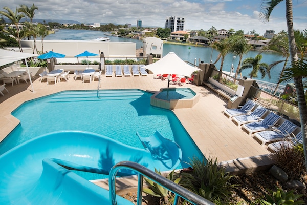 Outdoor pool, open 8:00 AM to 7:00 PM, pool loungers