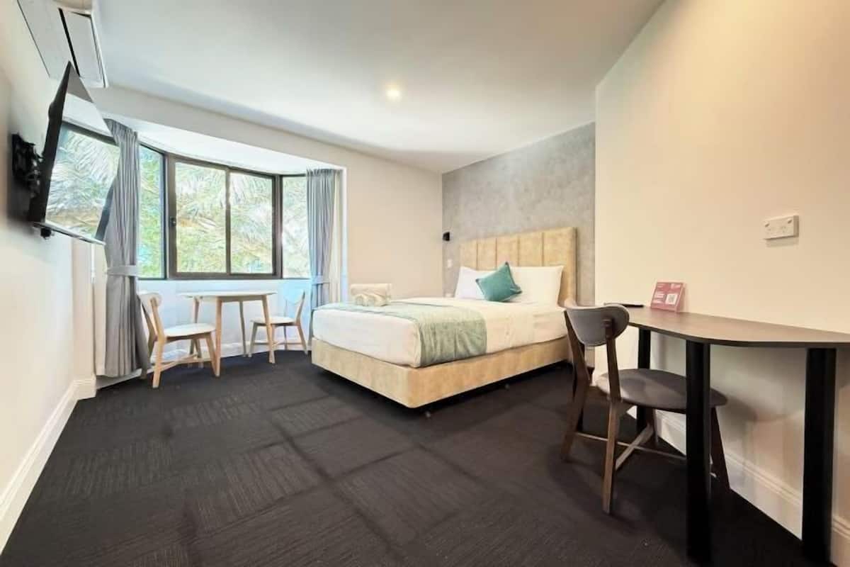 1 bedroom, individually decorated, individually furnished, desk