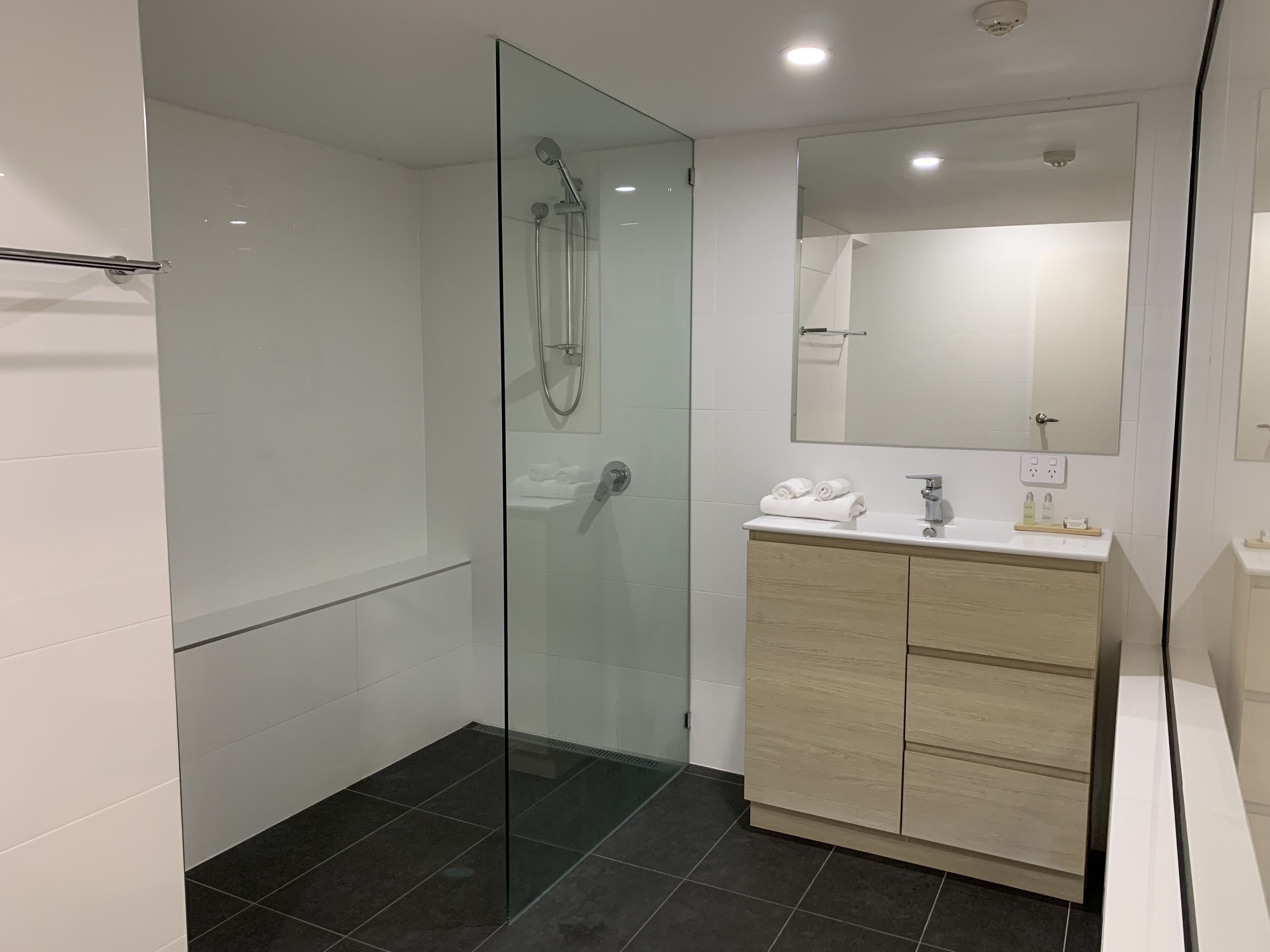Tiki Hotel Surfers Paradise — image 16