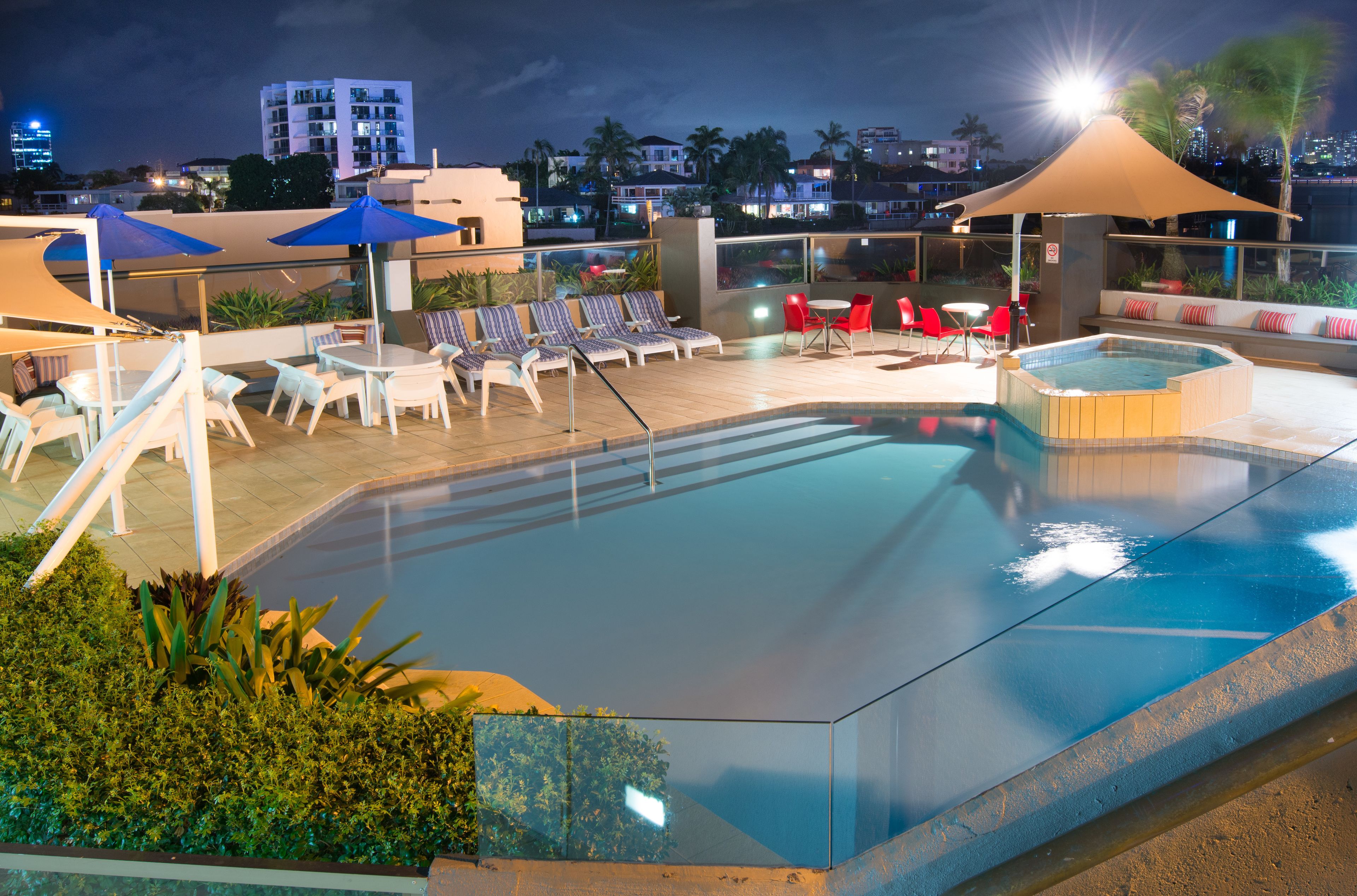 Tiki Hotel Surfers Paradise — image 2