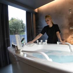 Couples treatment rooms, sauna, hot springs, body treatments, body wraps