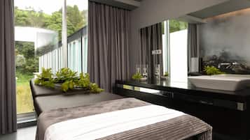 Couples treatment rooms, sauna, hot springs, body treatments, body wraps
