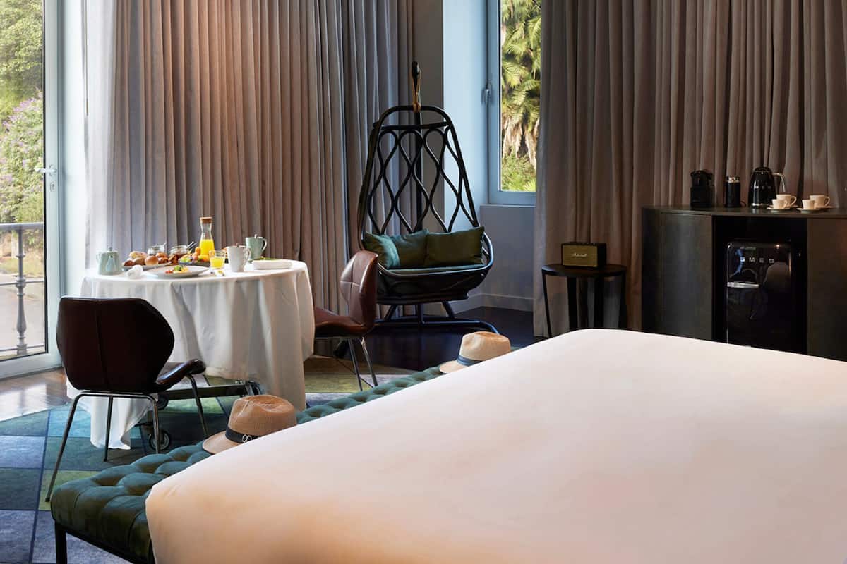 master room | 1 bedroom, minibar, in-room safe, desk