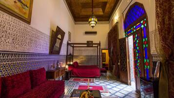 Suíte luxo, banheira de hidromassagem | Roupas de cama premium, frigobar, cofres nos quartos, cortinas blackout