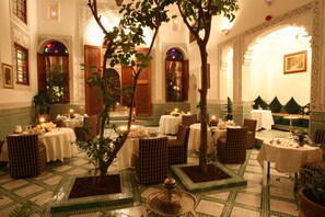 Breakfast, lunch, dinner served; Moroccan cuisine, garden views - Dar Al Andalous - Riad (Fes)