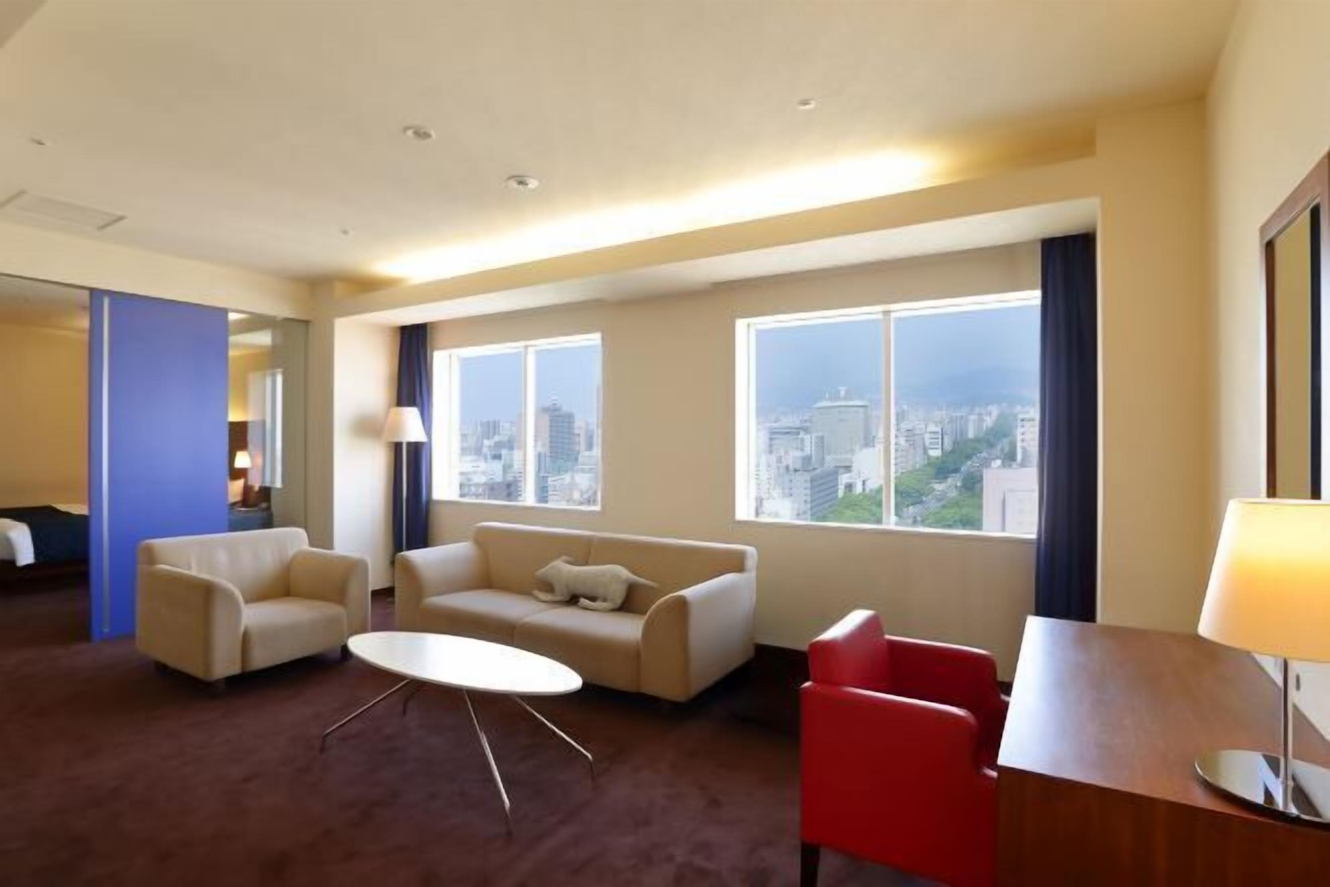 Área de sala de estar | Televisión de pantalla plana de 26 pulgadas con canales vía satélite 