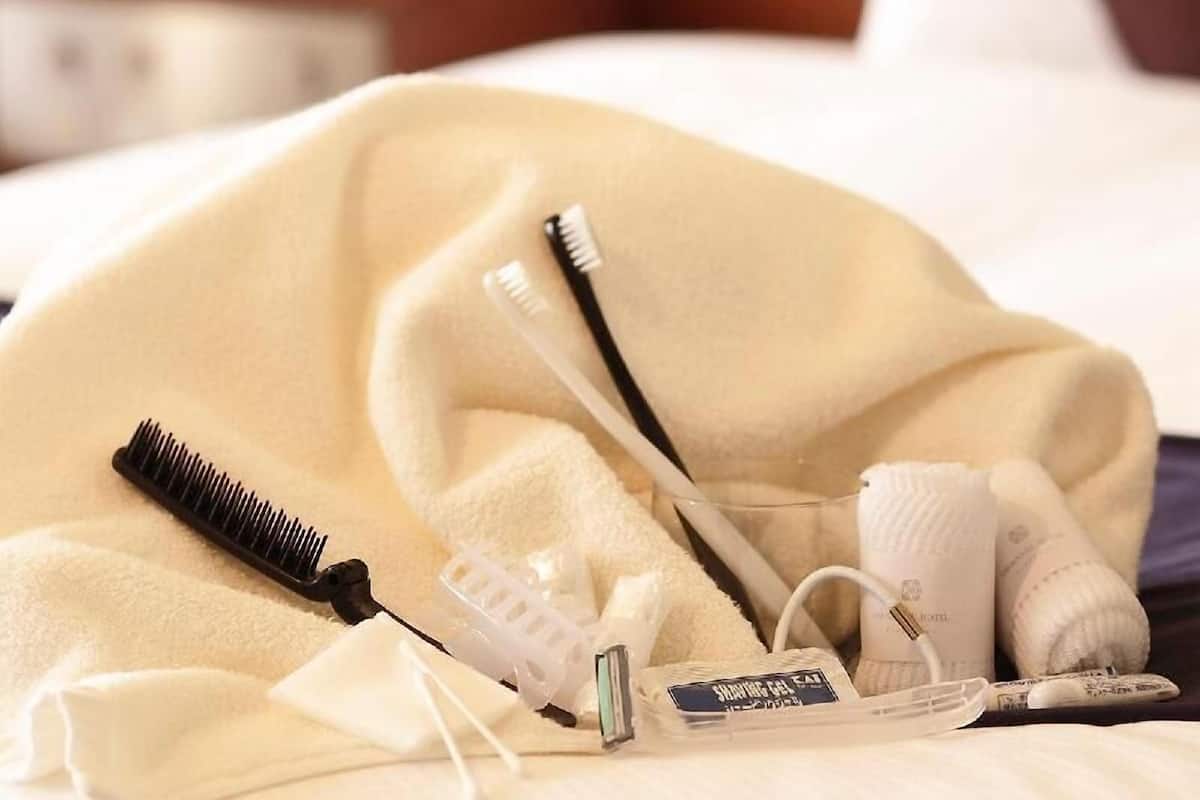Bathroom amenities | Combined shower/tub, designer toiletries, hair dryer, slippers