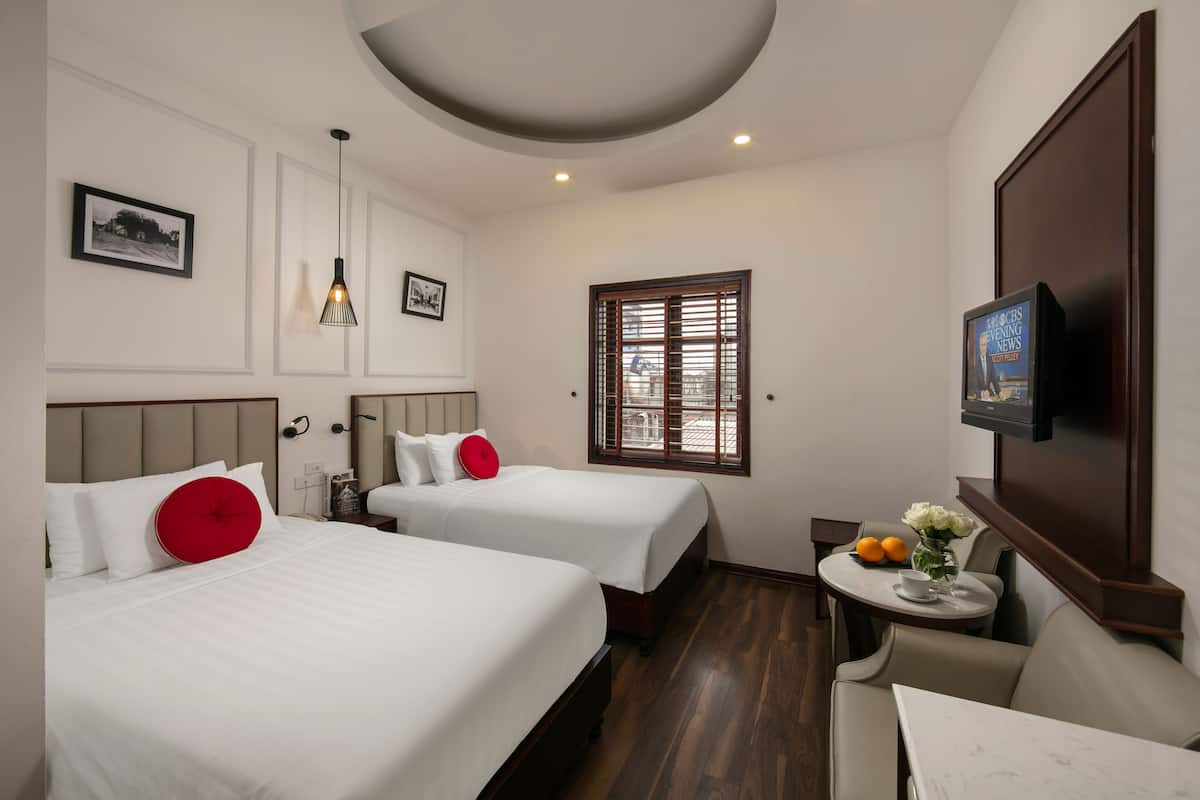 Deluxe Twin Room | 1 bedroom, minibar, in-room safe, desk