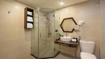 Family Suite, City View | Bathroom shower