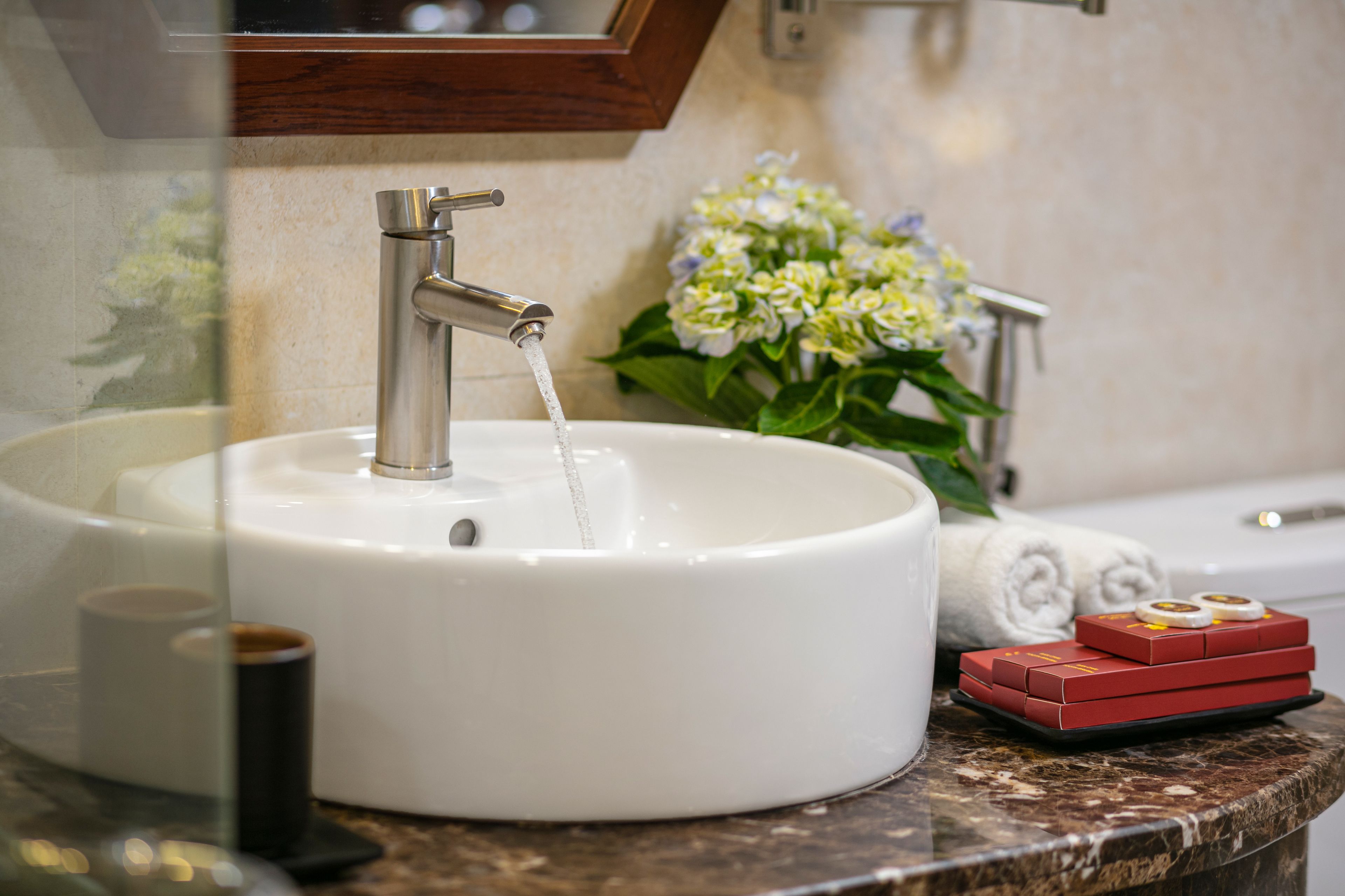 family suite, city view | bathroom sink
