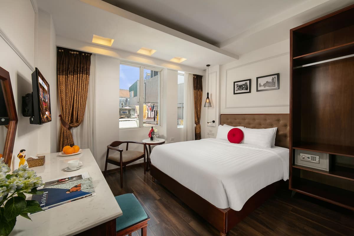 Junior Double Room, City View | City view