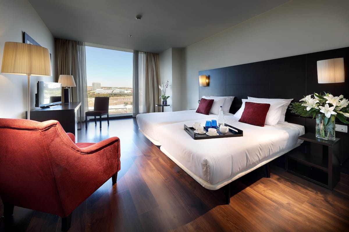 Premium bedding, down comforters, minibar, in-room safe