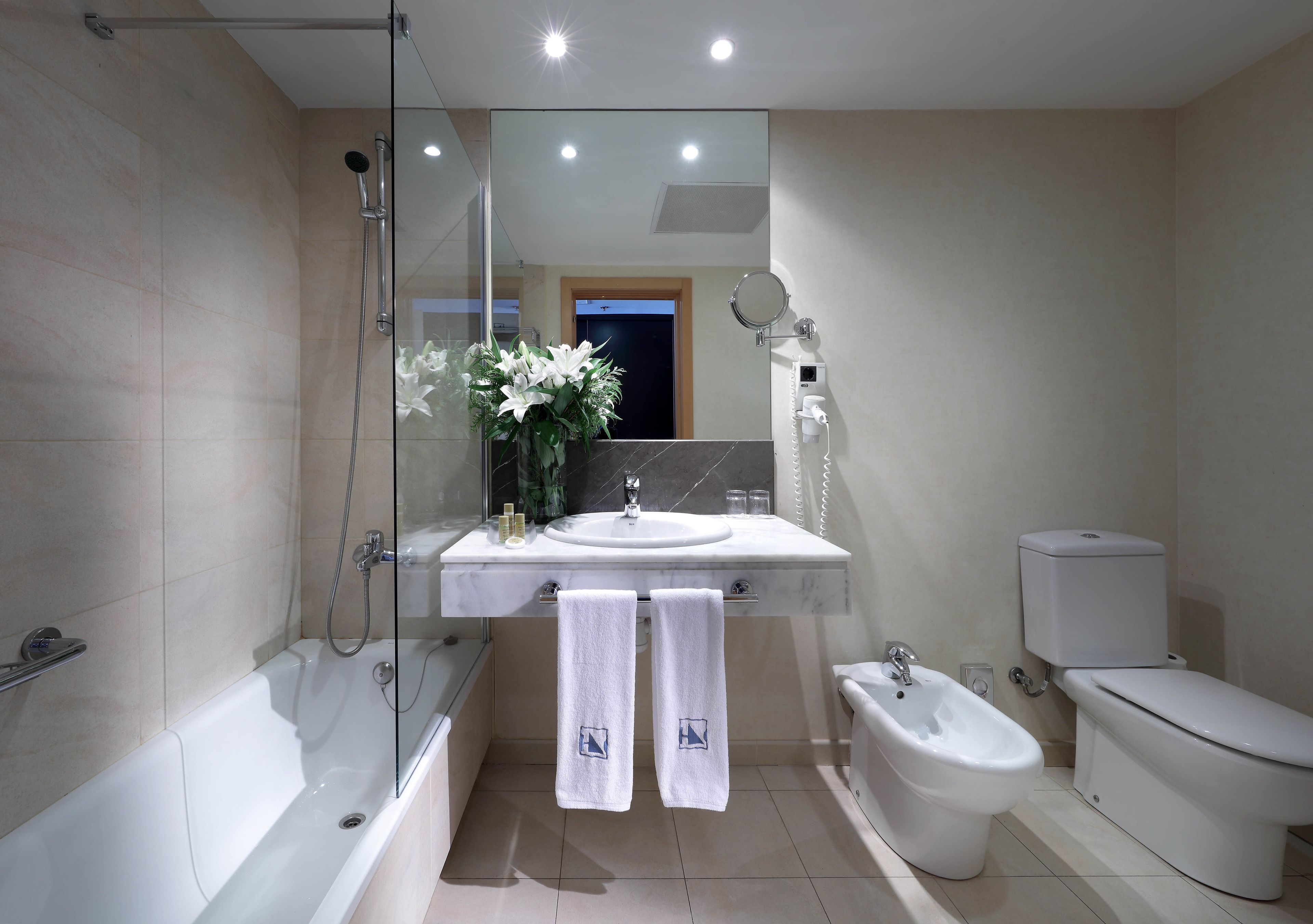 premium bedding, down duvets, minibar, in-room safe