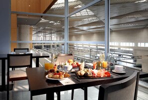 Daily buffet breakfast for a fee - Hotel Eurostars Zaragoza (Zaragoza)