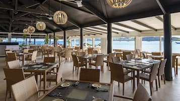 3 restaurants, breakfast, lunch served; local and international cuisine