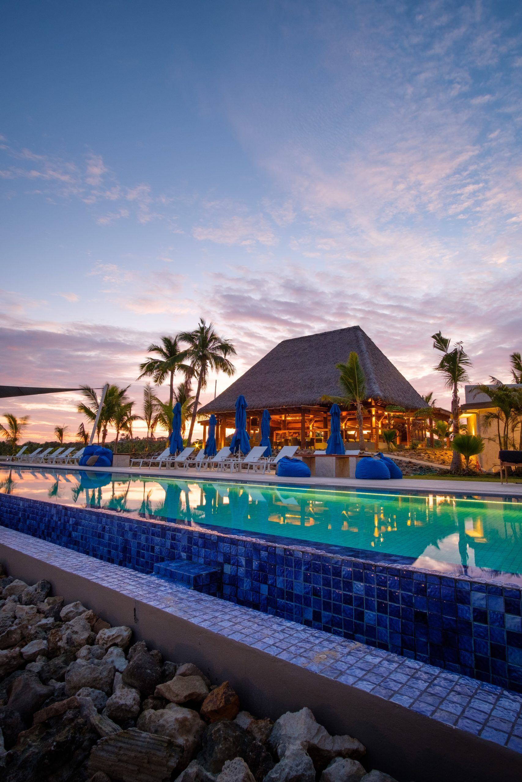 4 outdoor pools, open 8:00 AM to 6:00 PM, sun loungers