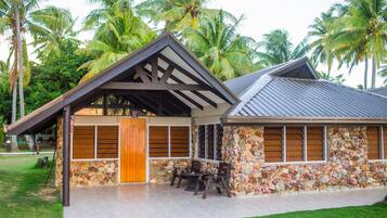 Beachfront Bure | Terrace/patio