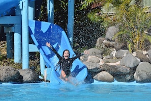 4 outdoor pools, open 8:00 AM to 6:00 PM, pool loungers