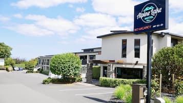 Fachada da propriedade