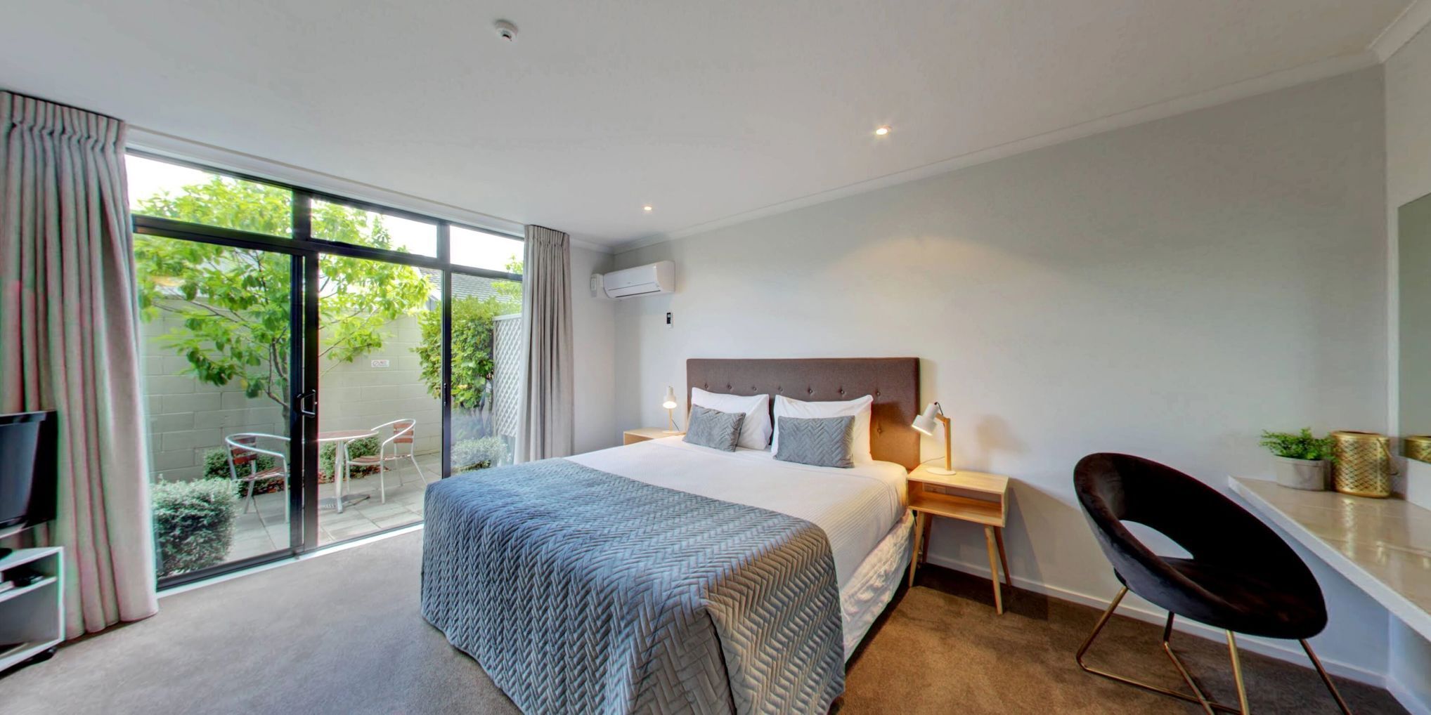 Premium bedding, soundproofing, iron/ironing board, free WiFi