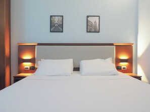 Premium bedding, down comforters, minibar, in-room safe - Dado Hotel International (Parma)