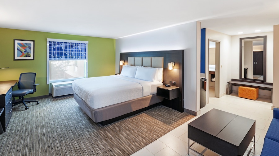 Holiday Inn Express & Suites Baton Rouge East by IHG